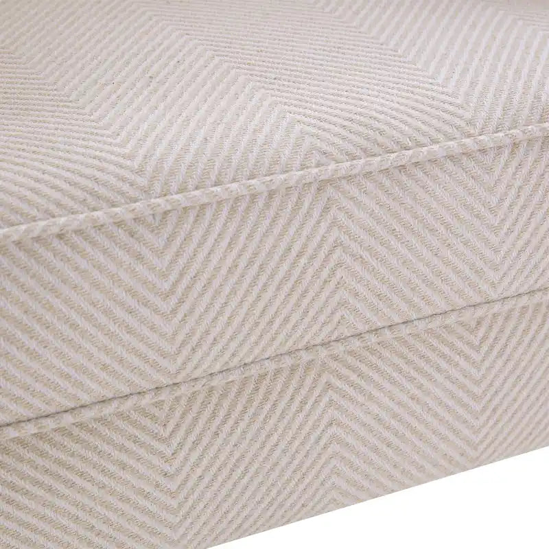 Sillón decorativo con patas torneadas y brazos redondos